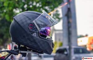 Different Motorcycle Helmet Weight (Facts and Numbers!) - Cars